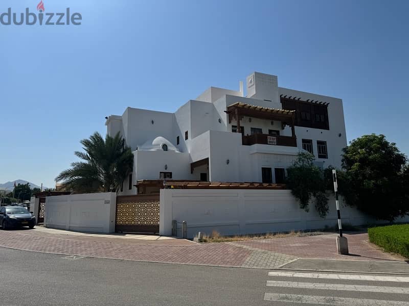 Highly recommended for 4+1BR twin villa near by the sea shatti Qurum 7