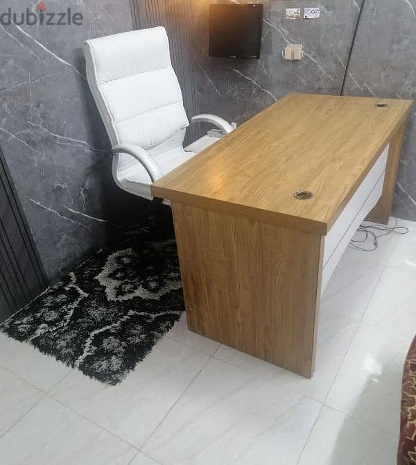 office table and Chair in New Condition 0