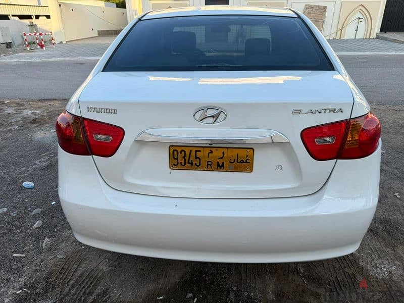 Hyundai Elantra 2011 5