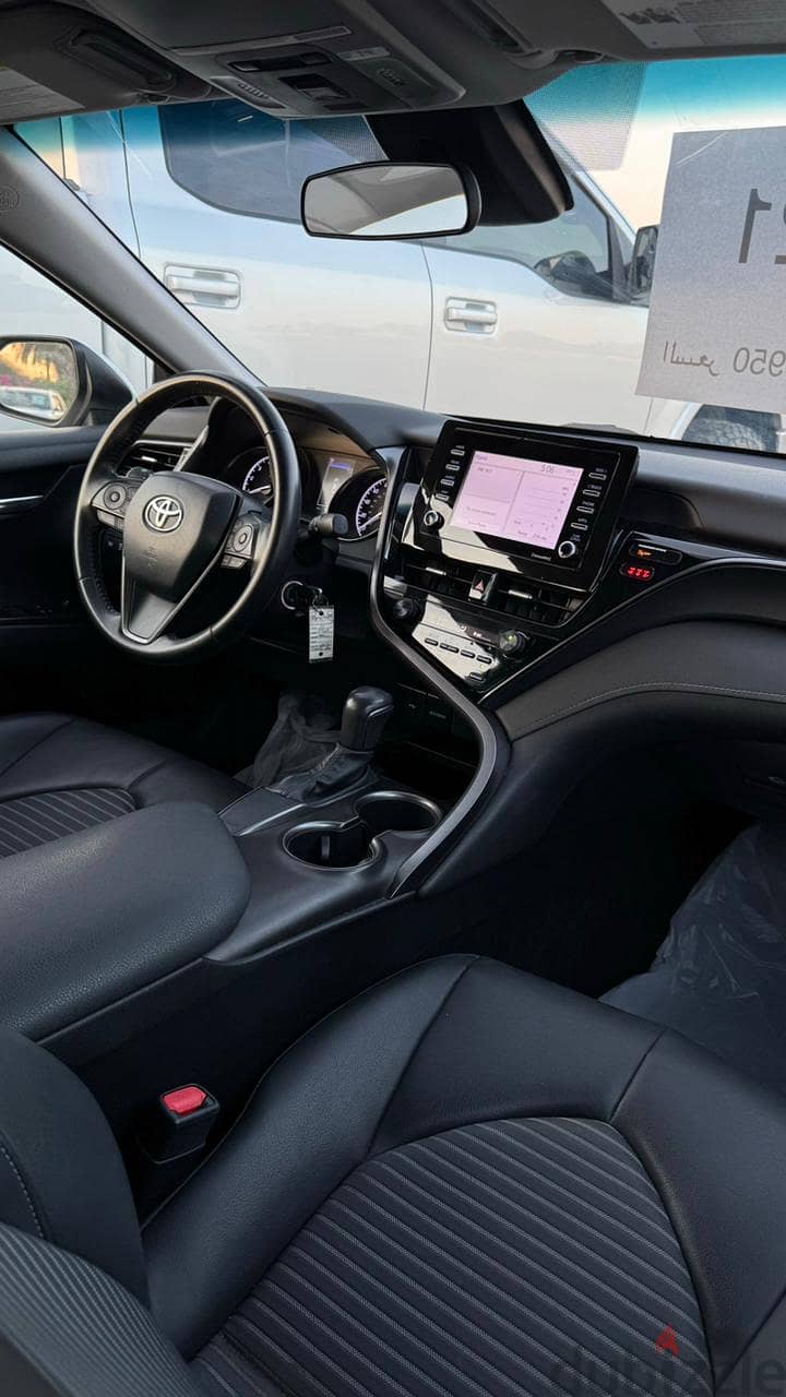 Toyota Camry 2021 4