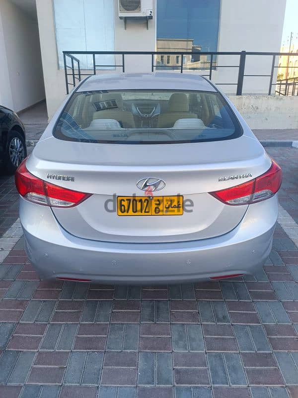 Hyundai Elantra 2012 1