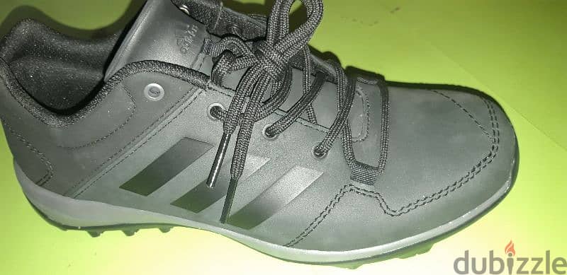 Strong shoe Adidas 3