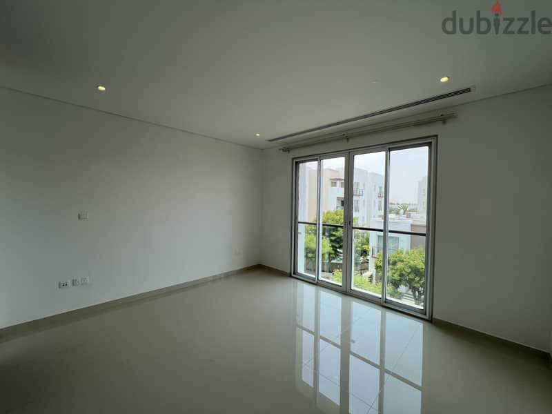 2 Bedroom Apartment for Rent in Al Mouj 8