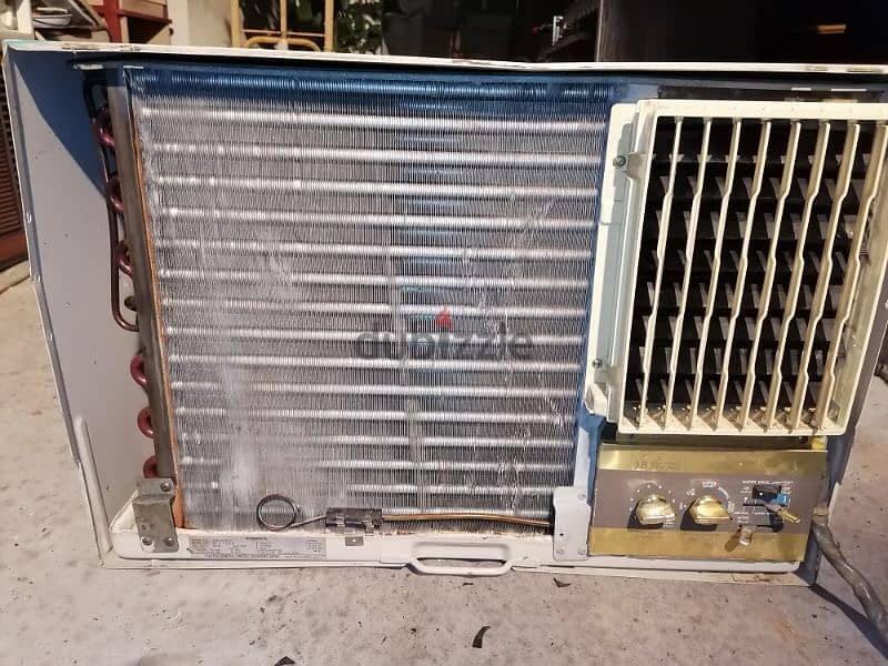 window Ac 1.5Ton big composer made in Thailand 1