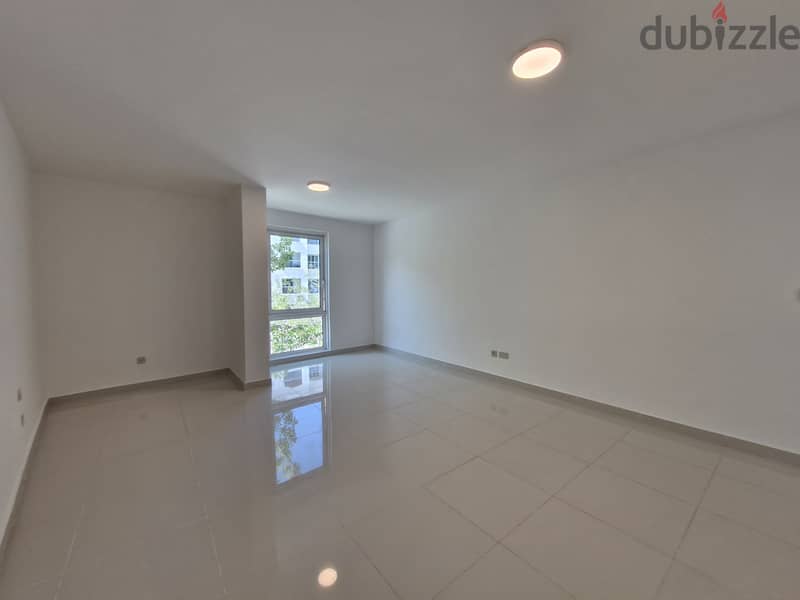 Excellent Deal: 2 BR Amazing Apartment in Muscat Grand Mall, Ghubra 6