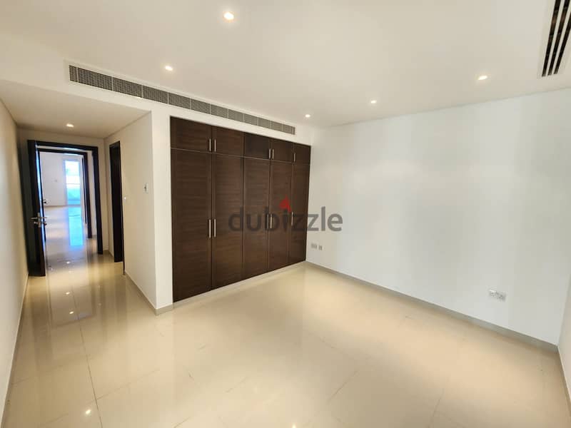 Luxurious 3BHK Apartment with Marina View in Al Mouj PPA365 2