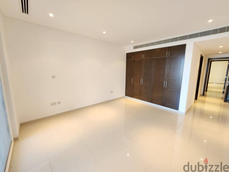 Luxurious 3BHK Apartment with Marina View in Al Mouj PPA365 5