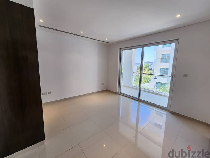 Luxurious 3BHK Apartment with Marina View in Al Mouj PPA365 7