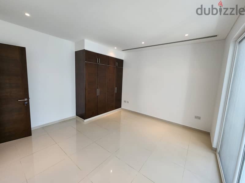 Luxurious 3BHK Apartment with Marina View in Al Mouj PPA365 9