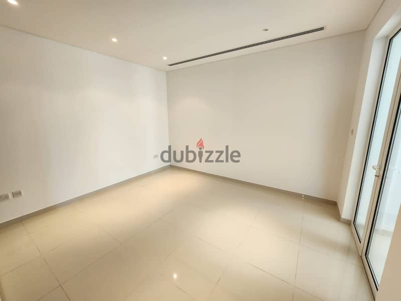 Luxurious 3BHK Apartment with Marina View in Al Mouj PPA365 14