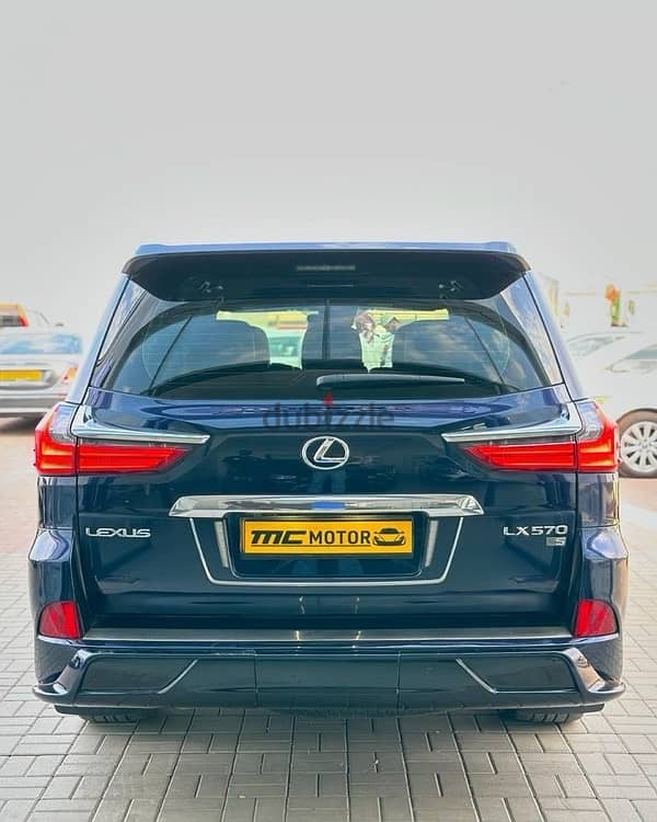 Lexus LX 570 2017 1