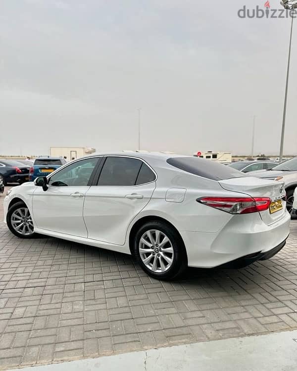 Toyota Camry 2020 4