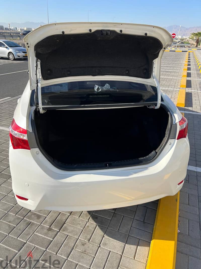 Toyota Corolla 2015 XLi Oman Car,No Accident,Service from Toyota 9