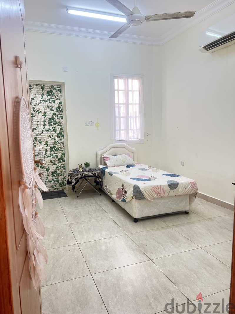 Sharing room for rent including wifi for small family(2 persons) 1