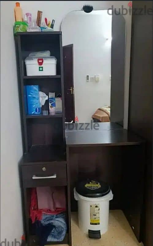 Dressing table, collect from Darsait 0