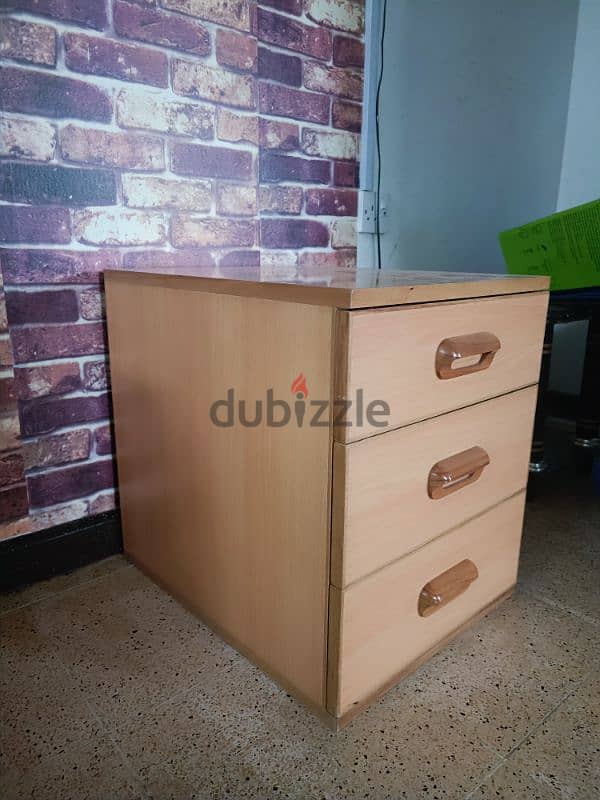 Study table & Side cabinet /drawer. Darsait 2