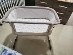 Junior Bassinet (almost new condition) 0