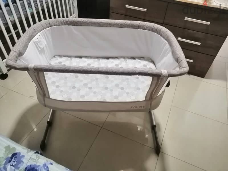 Junior Bassinet (almost new condition) 0