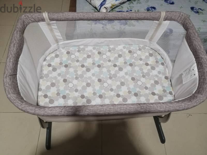 Junior Bassinet (almost new condition) 2