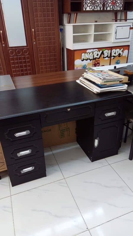 new office Table available 4