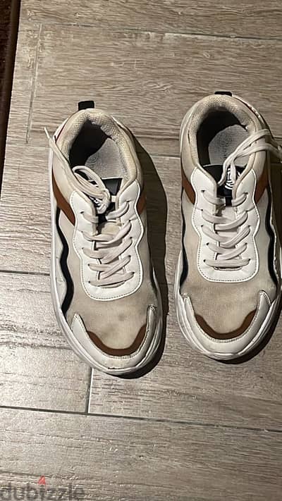 branded used men’s shoe