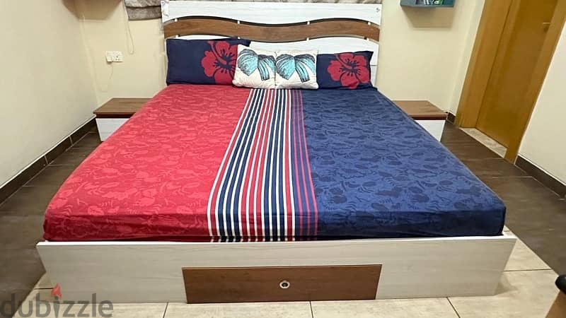 King Size Bed with 2 night stands and mattress 0