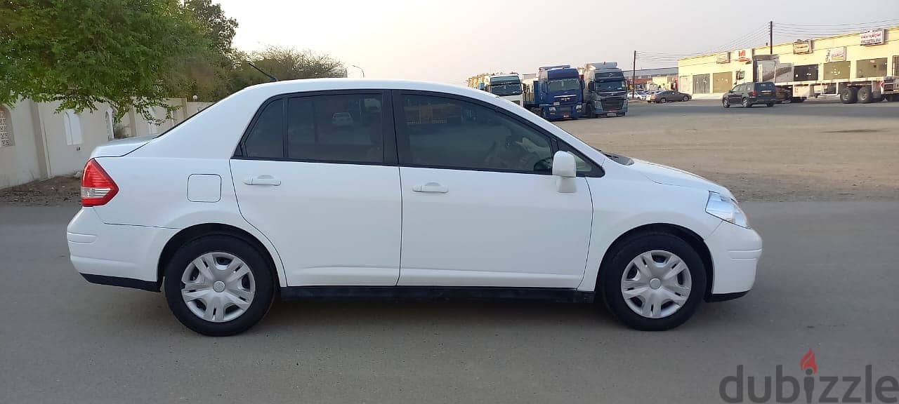 Nissan Tiida 2011 1