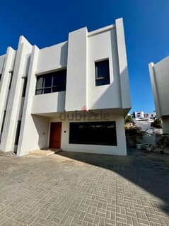 4+1 Villa in Qurum 0