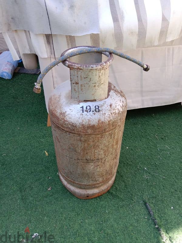 Gas cylinder with gas 2