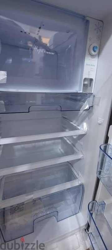 Hisense refrigerator with water dispenser 2