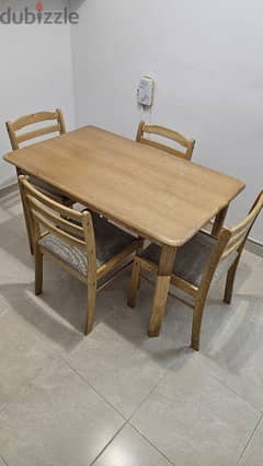 Dining Table For Sale. 4 Chairs. 0