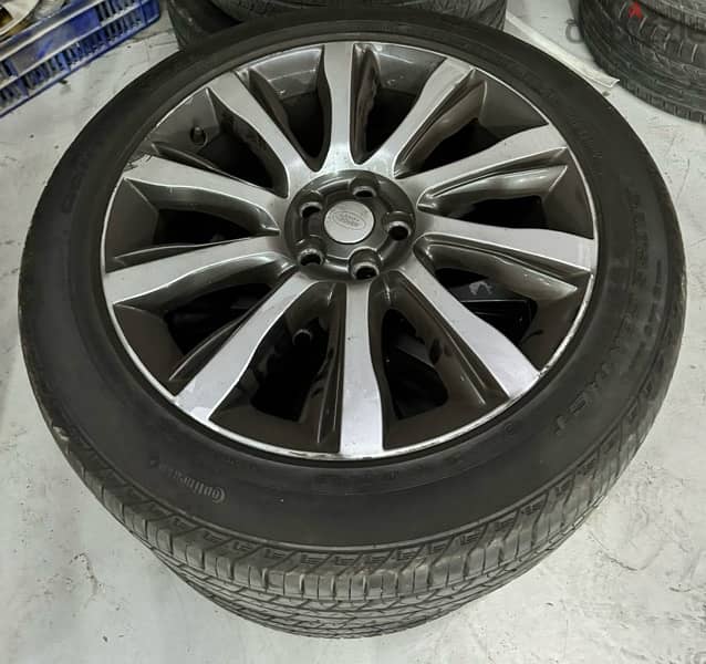 Range rover 21” tyre for sale 0