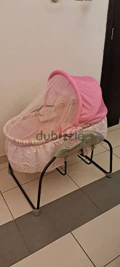 Swinging baby cradle 0