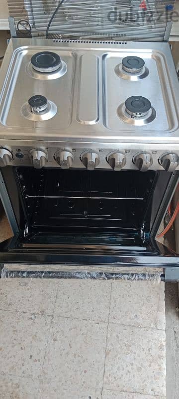 midea gas cooker for sale same like new 1