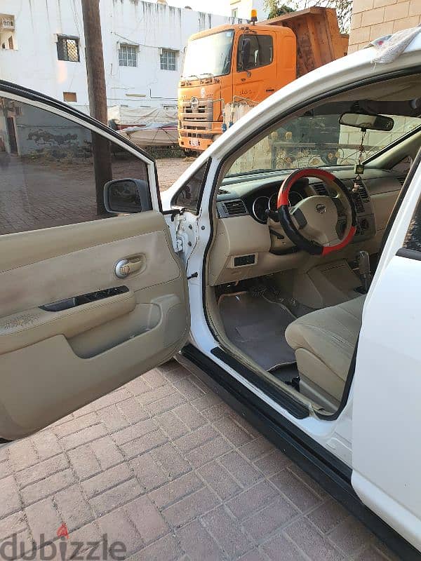 Nissan Tiida 2012 8