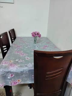 dining table with 4 chahirs 0