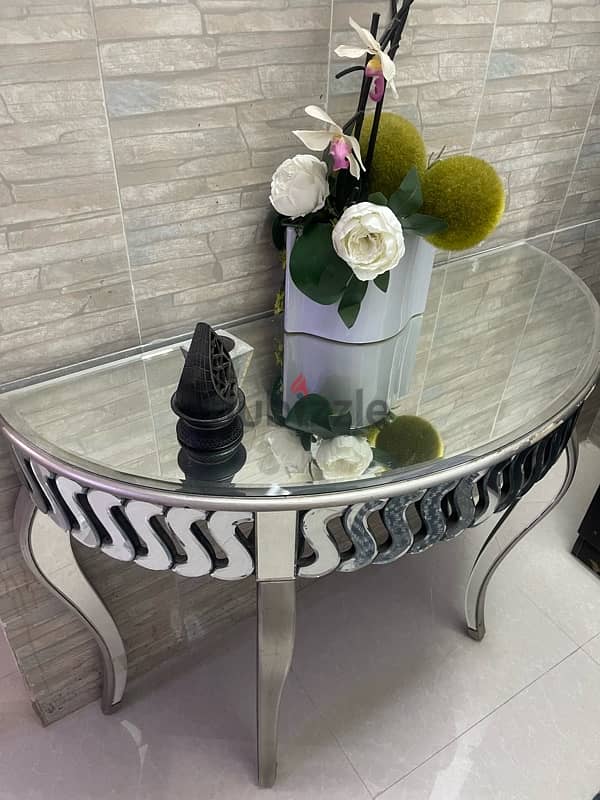 very expensive mirror for sell مرآةً ثمينة جداً للبيع العاجل 1