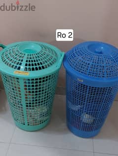 4 different size plastic baskets 0