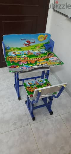 Kids Study table in good condition 0