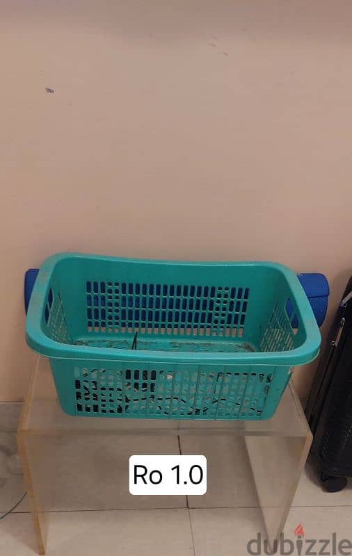 4 different size plastic baskets 2