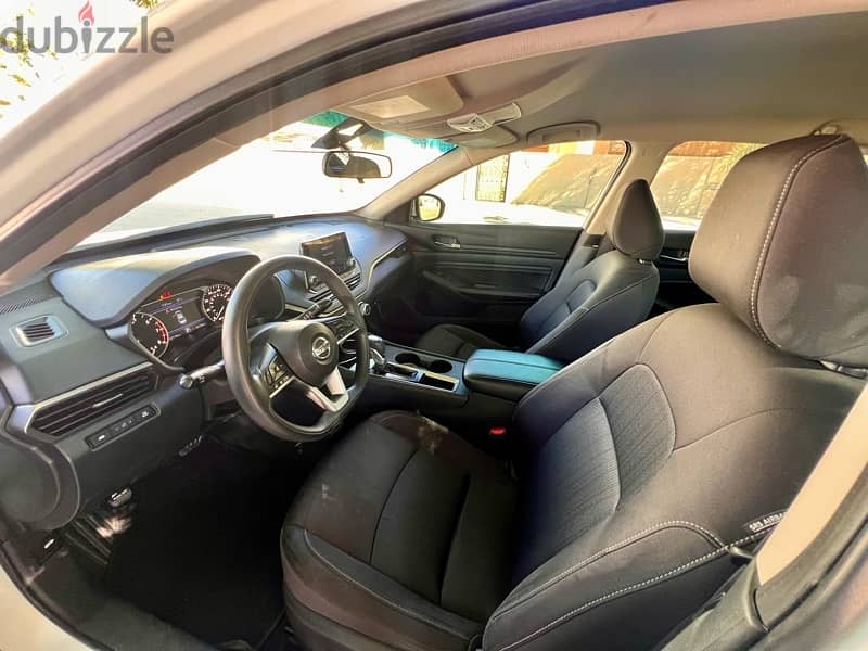 2019 Nissan Altima , in excellent condition! 4