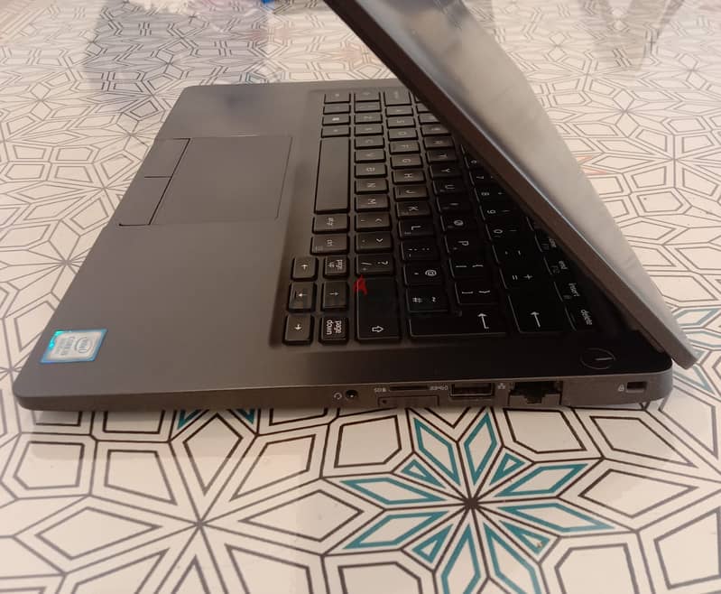 Dell Latitude 5300 i5 8th Generation 8 GB /256 GB SSD 2