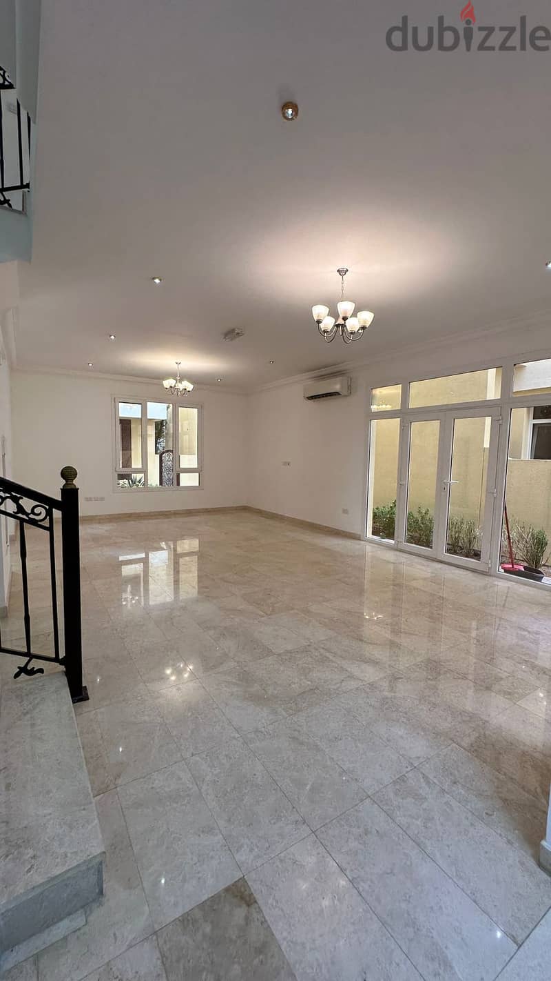 فيلا داخل مجمع في السيب قريب البحر Villa inside a compound in Seeb 8