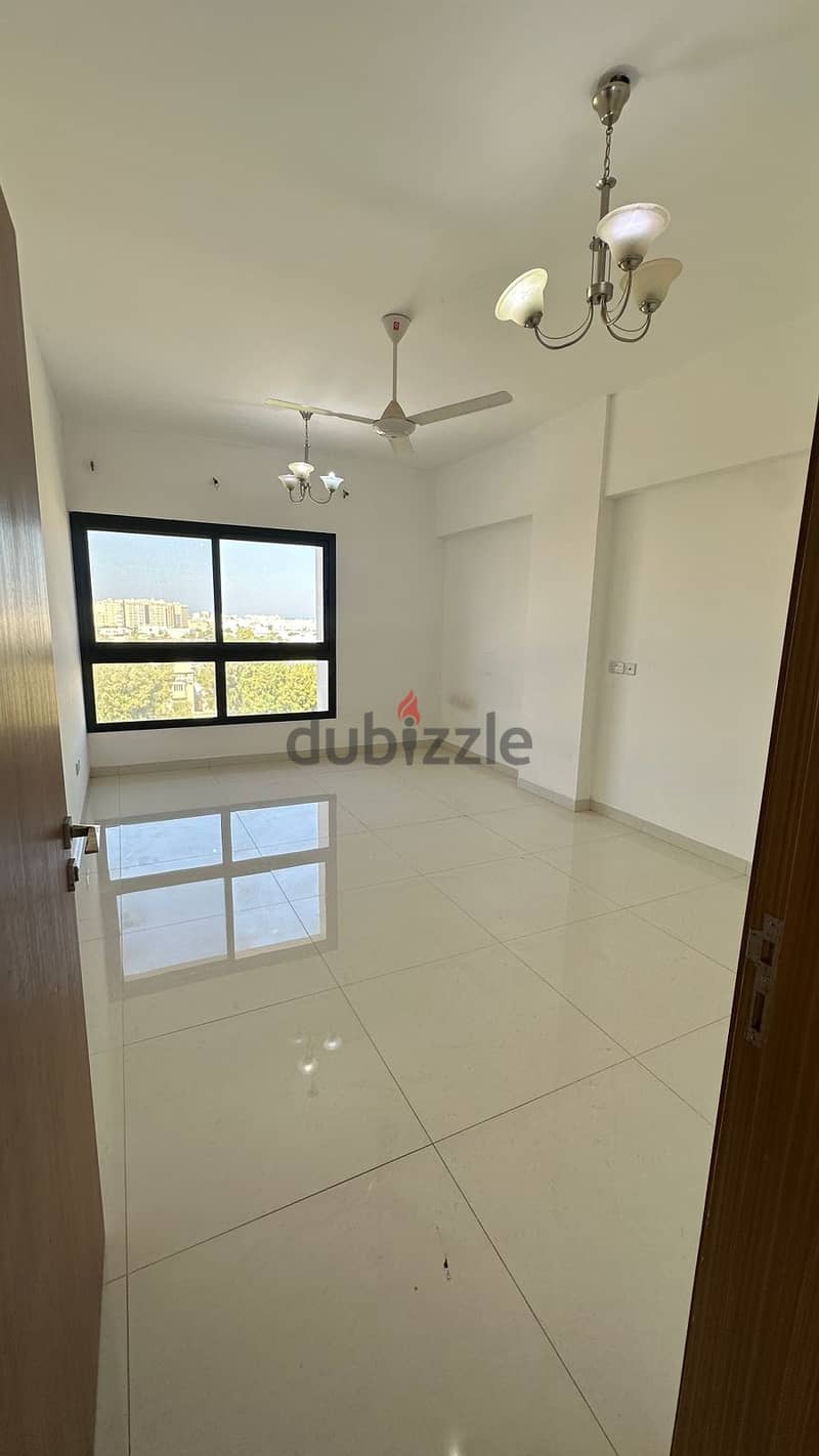 شقه للايجار في الخوض شارع مزون Apartment for rent in Al Khoud, Mazoon 2