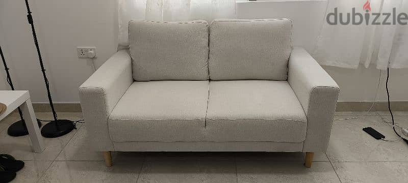 sofa new condition كنبة لشخصين بحالة شبه جديدة 0