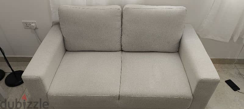 sofa new condition كنبة لشخصين بحالة شبه جديدة 1