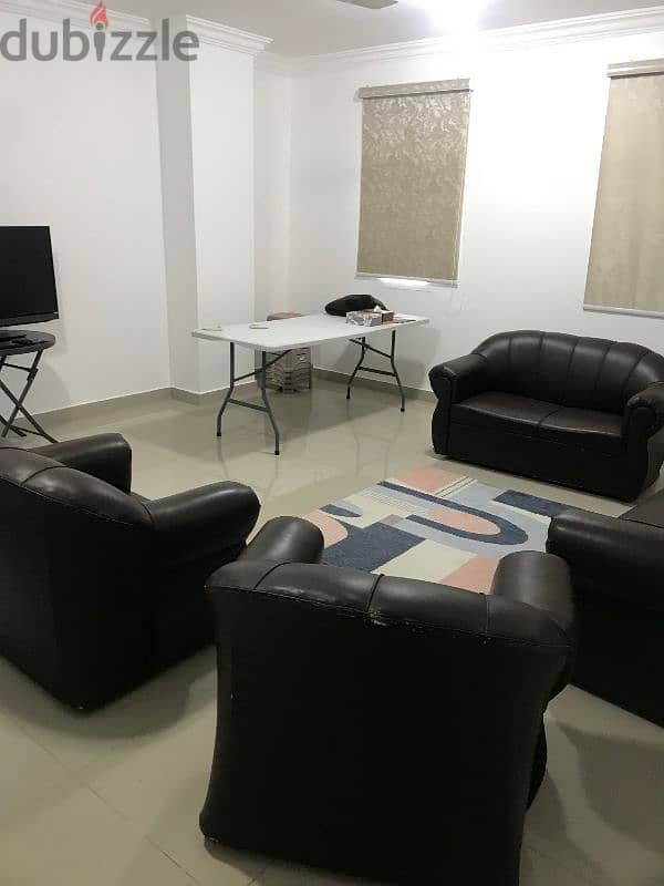 Furnished flat Alkhoudh for yearly rt شقة ف الخوض مؤثثة للإيجار السنوي 4