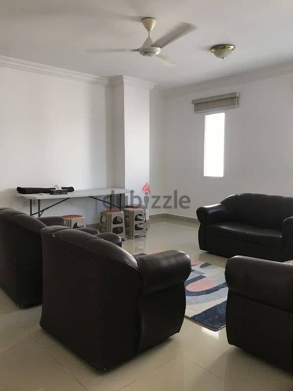 Furnished flat Alkhoudh for yearly rt شقة ف الخوض مؤثثة للإيجار السنوي 10