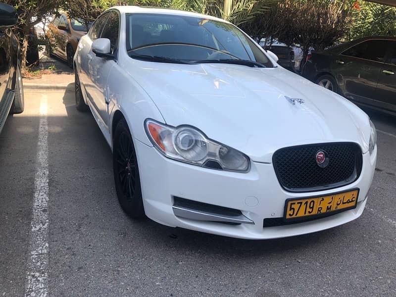 Jaguar XF 2010 1