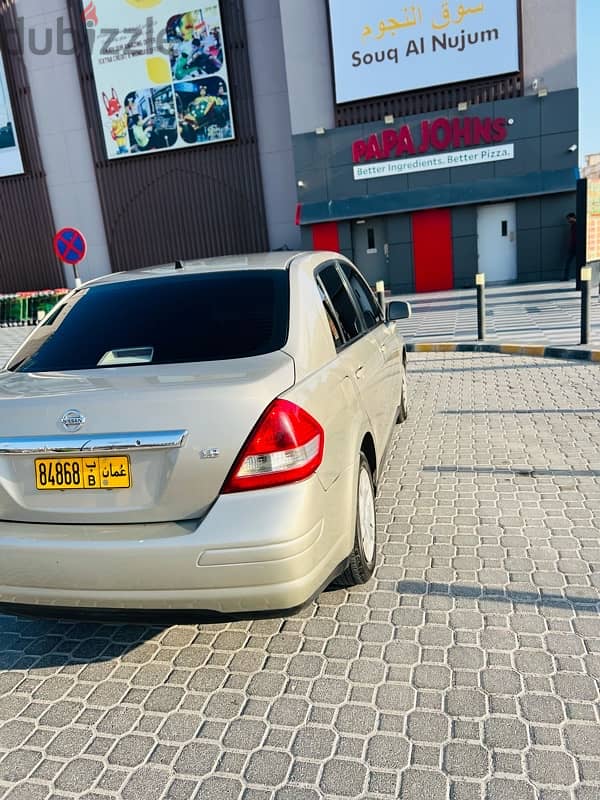 Nissan Tiida 2011 4